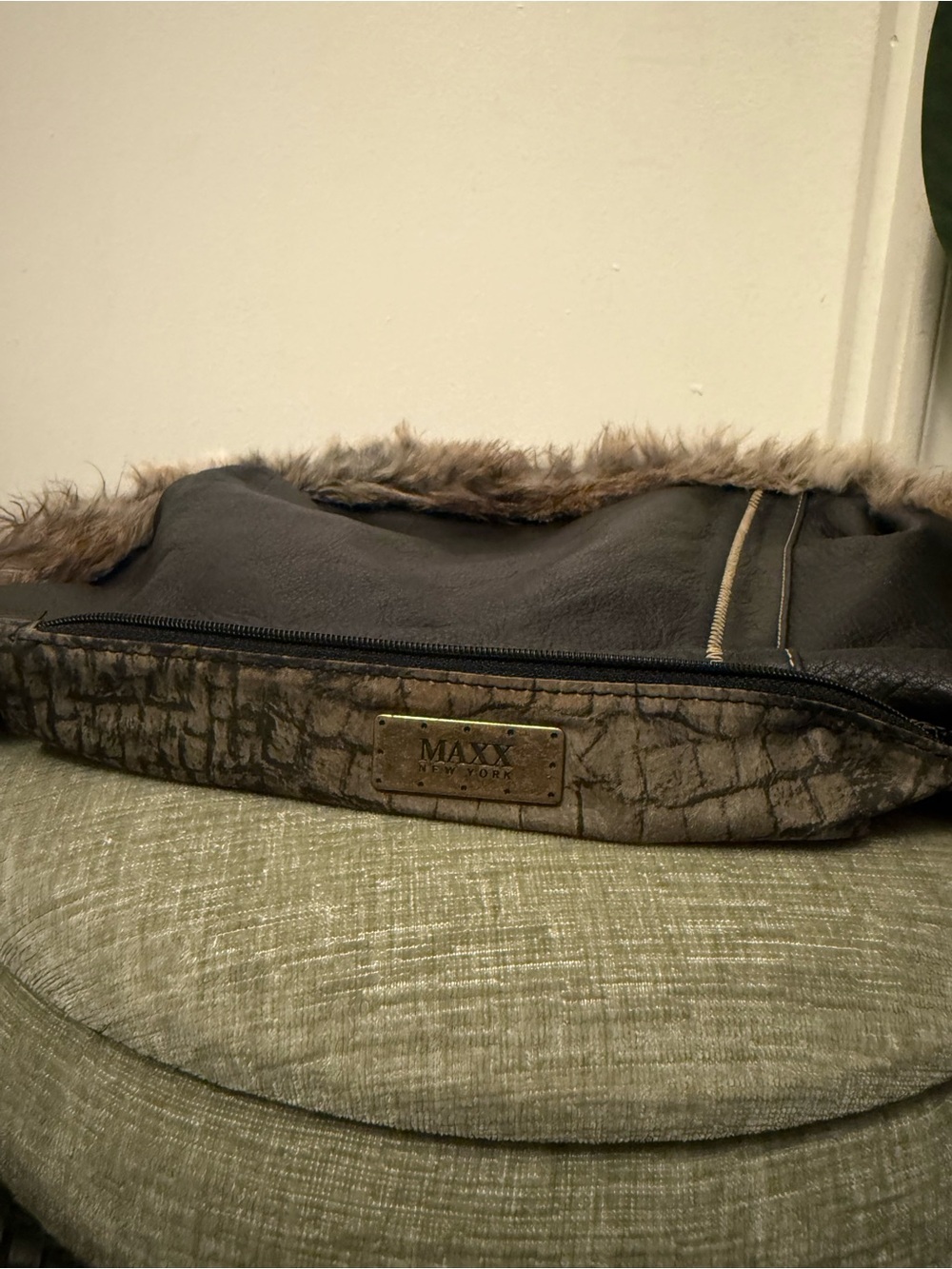 Vintage Maxx New York Black Leather Faux Fur Trim Hobo Shoulder Bag Y2K - Picture 6 of 7